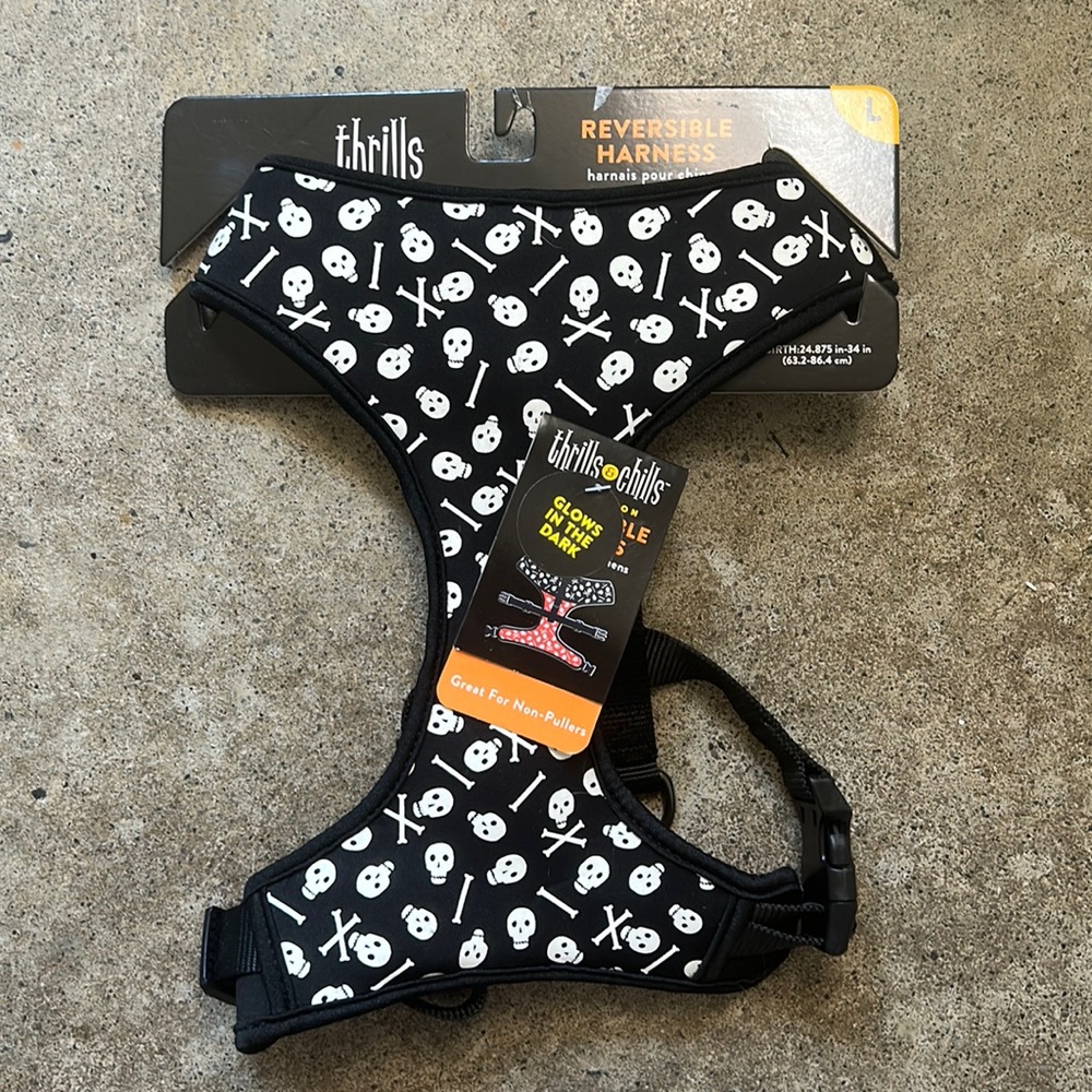 NEW Thrills & Chills Reversible Glow in the Dark Halloween Harness Skulls